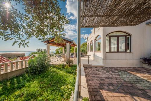 VILLA LEO - private pool - seaview - pets welcome - luxury villa on 1000 m2 in Dugi Rat