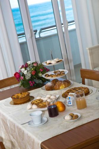 Deluxe Suite image 9