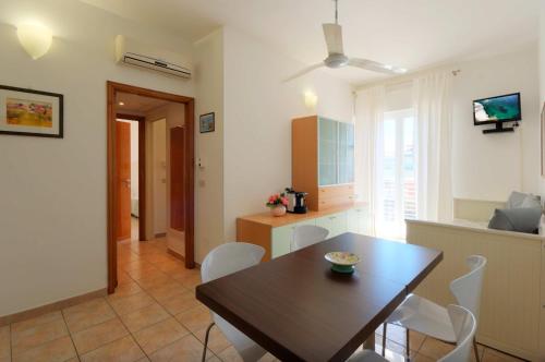 Executive Suite image 9