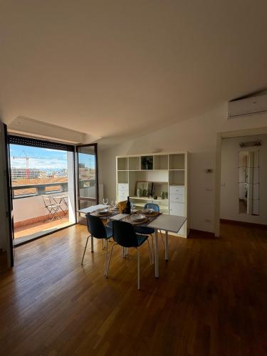 Appartamento Isola- Attico con Balcone, Milan