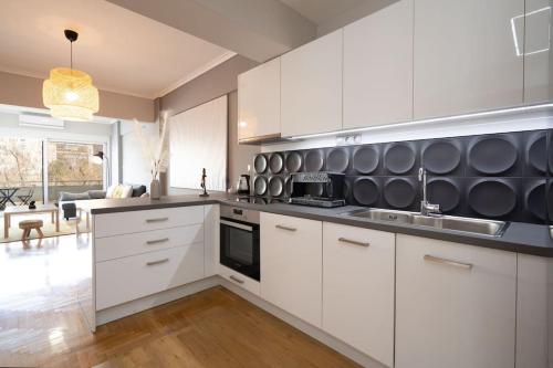 Central 3bdr 3bth apt with big terrace & fast wifi, Athen