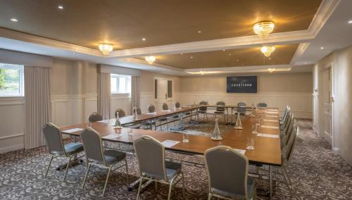 Court Yard Hotel - image 14