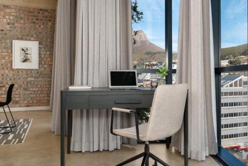 Neighbourgood Loop Room Type - King Studio with Sofa Bed