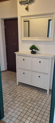 Ieeja, Vienna Apartment in Fischamend 2 Bedrooms - 3 Beds, Airport nearby in Fischamend