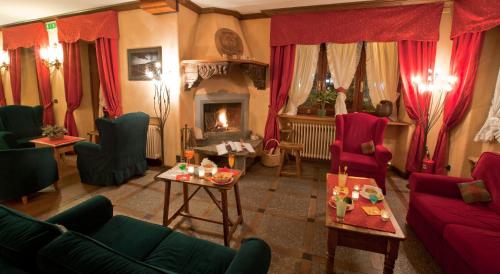 صالة مشتركة/ منطقة التلفزيون, Hotel Courmayeur in مركز مدينة كورمايور