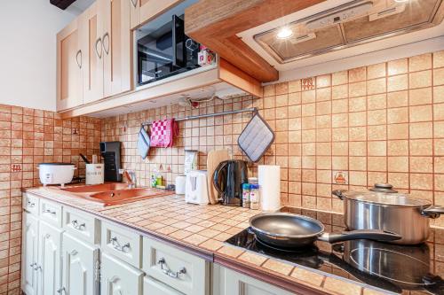 Konyha, Logement 2 pièces 36m2, CDG Airport, Disneyland Paris, Asterix, Parc des expo, 10min gars de Chelles (Appartement 2 pieces 36m2, CDG Airport, Disneyland Paris, Asterix, Parc des expo, 10min gare de Chel) in Villevaude (Ile-de-France)