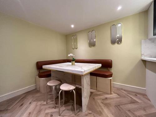 The Luxurious Hideaway near Eton Place