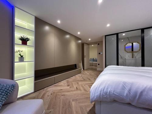 The Luxurious Hideaway, Liverpool (photo 9)
