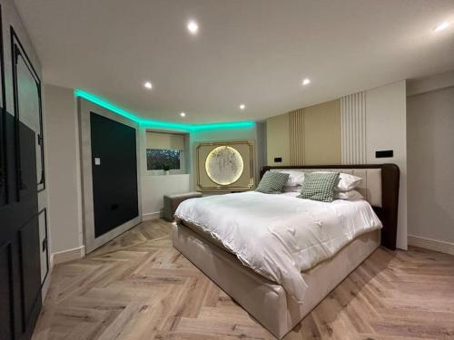 The Luxurious Hideaway near Eton Place