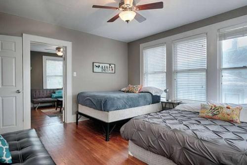 NEAR 6th St DOWNTOWN AUSTIN,Sleeps 4, Min from ACL,SXSW, ZILKER in Austin, USA