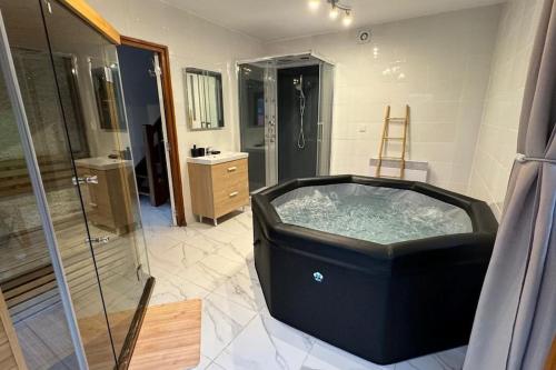 Hot tub, havre de paix in Saint-Pierre-de-Bailleul