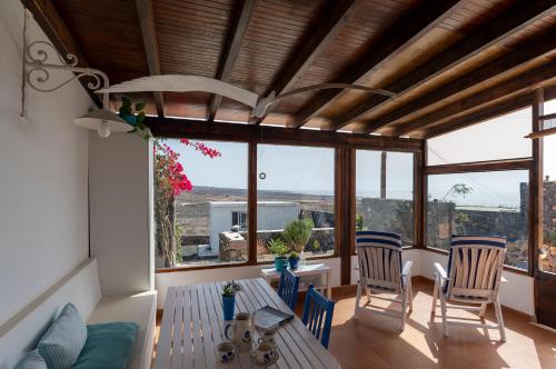 beranda/teres, Casa SocAire. Naturaleza, mar, paz, relax. in Tabayesco