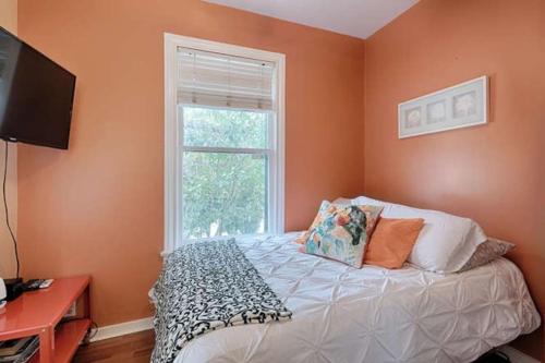 Centrally located Cozy Tiny Loft, Near ACL, SXSW, Zilker, 6th Street, Austin, Texas