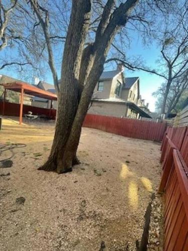 Centrally located Cozy Tiny Loft, Near ACL, SXSW, Zilker, 6th Street in Austin, USA