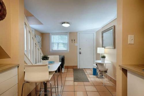Centrally located Cozy Tiny Loft, Near ACL, SXSW, Zilker, 6th Street in Austin, USA