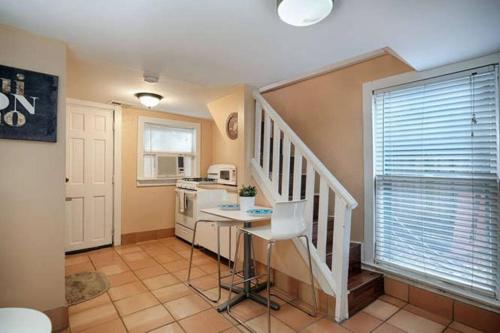 Centrally located Cozy Tiny Loft, Near ACL, SXSW, Zilker, 6th Street in Austin, USA
