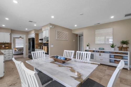Walk to Raymond James - 4BR Villa Sleeps 8