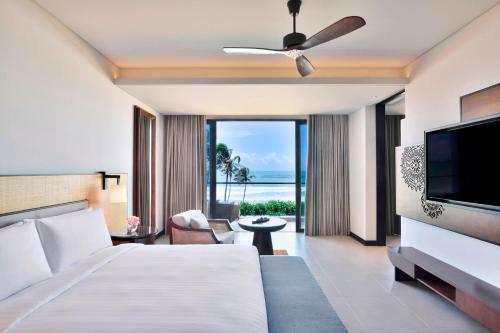 Ocean Vista King Room image 6