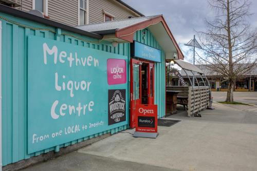 เดอะ บราวน์ ผับ (The Brown Pub) in เมธเวน