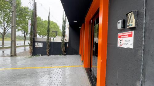 Studio com quarto e banheiro em frente ao Parque do Lago Acomoda até 4 pessoas 2 camas