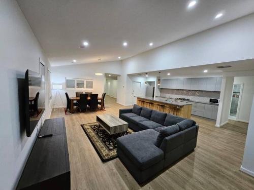 E 4 Room Retreat Family Friendly
