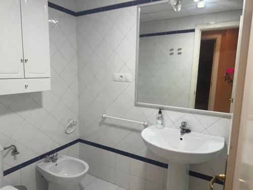 CÉNTRICO y AMPLIO APARTAMENTO con todas las comodidades, Seville (photo 6)