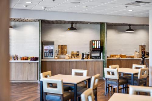 Fairfield by Marriott Inn & Suites San Francisco Airport North - image 7