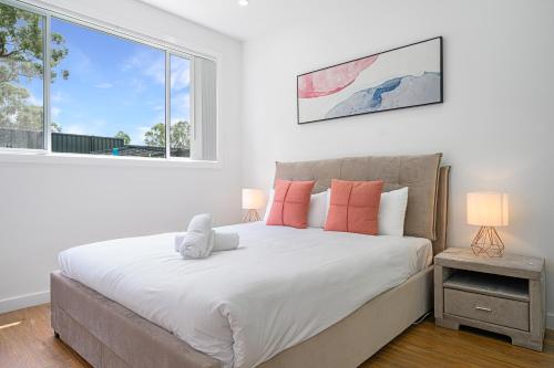 Rousehill 5Br with Pool near Shopping Centre&Train