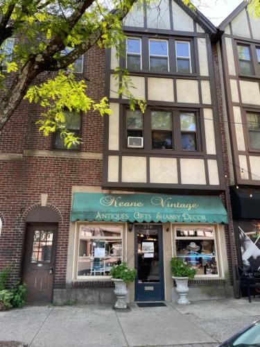 Large, Clean 1br In Great Location Parking Avail in Glenside, USA