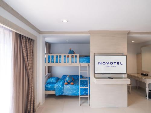 Family Room with One Queen Bed and One Bunk Bed image 7
