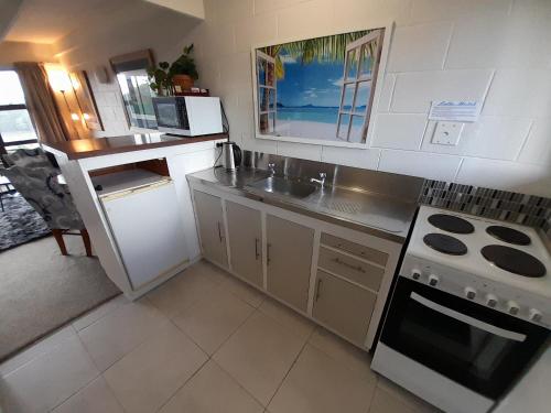 ห้องครัว, Waterfalls Estate - Motel & Campground in เปเฮีย