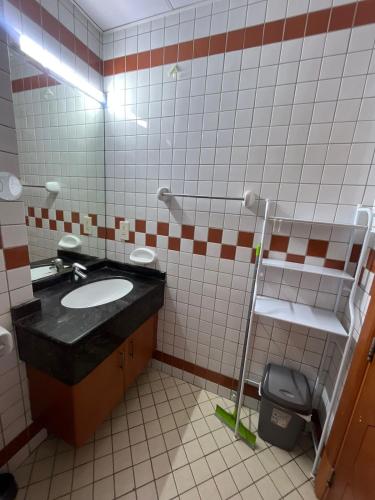 Tidy Master Room In Marina Near Metro, Dubaj (zdjęcie 8)