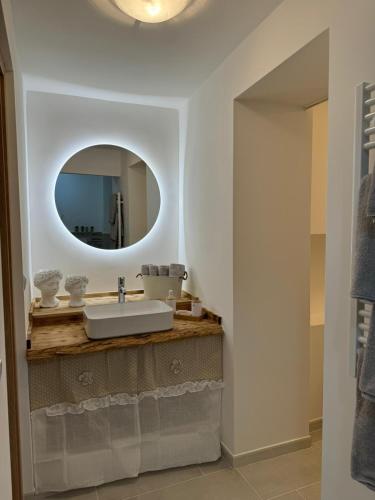 浴室, Monica's home in 阿里恰