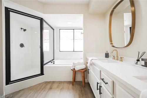 4Br Model Home w Pool and Pool table in Henderson, Лас-Вегас (фото 6)