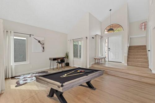 4Br Model Home w Pool and Pool table in Henderson, Лас-Вегас (фото 7)