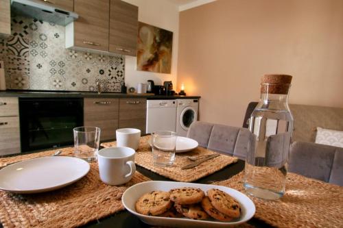 Kitchen, Tiny Harmony - Logement confortable avec jardin et jacuzzi prives pres d’Aix en Provence in Venelles