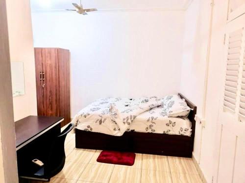 1 Bed House Private Compound with Off Road Parking in Abelemkpe