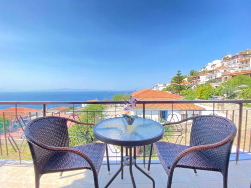 Demie and George Ηouse Demie and George Ηouse