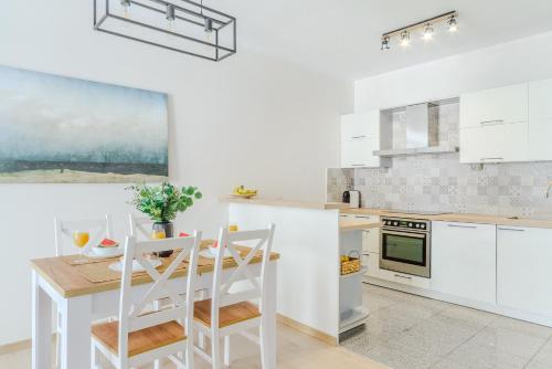 Zygmunta Slominskiego 5 - P&O Apartments - image 12