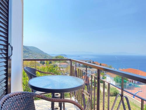 Demie and George Ηouse Demie and George Ηouse