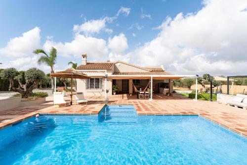 Villa with Garden View