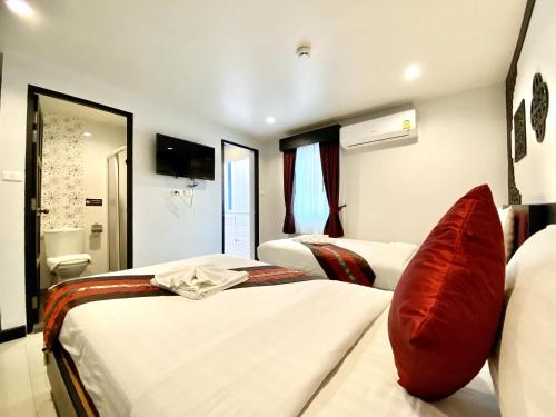 room detail thumbnail 1