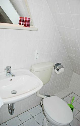 Single Room image 3