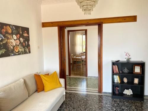 Demie and George Ηouse Demie and George Ηouse