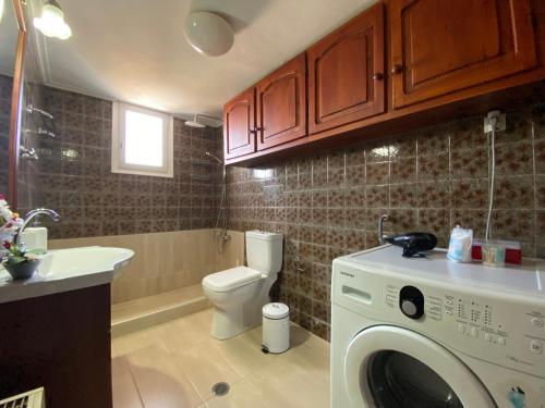 Demie and George Ηouse Demie and George Ηouse