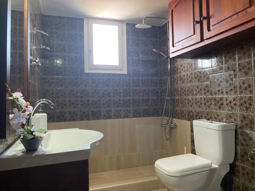 Demie and George Ηouse Demie and George Ηouse