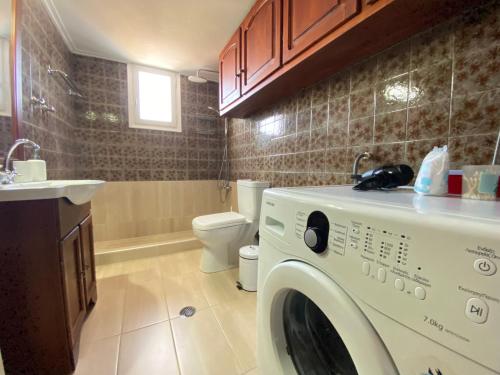 Demie and George Ηouse Demie and George Ηouse