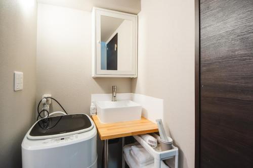 One-Bedroom Apartment image 4