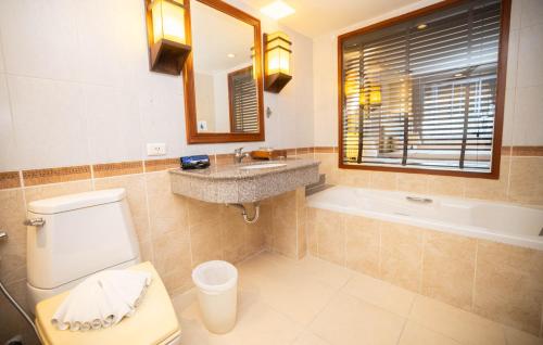 room detail thumbnail 2