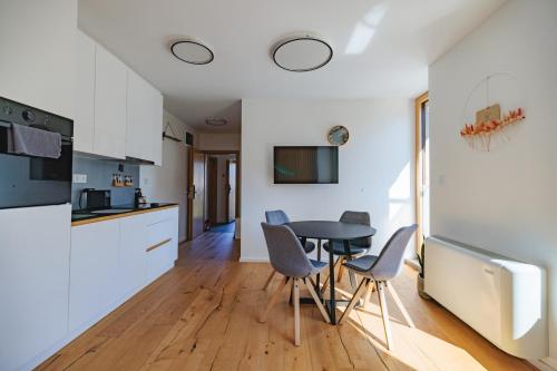 Emerald Valley Apartments - image 13
